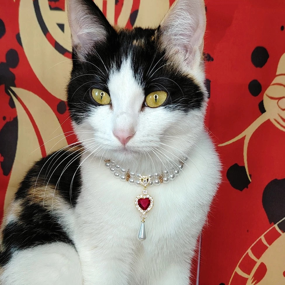Royal-Inspired Cat Necklace with Jewels