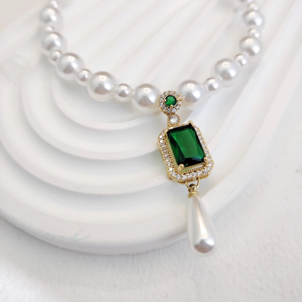 Royal-Inspired Cat Necklace with Jewels